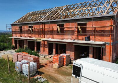 prace nad konstrukcją dachu - 09.08.2025