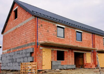 prace nad ociepleniem budynku - 03.12.2025