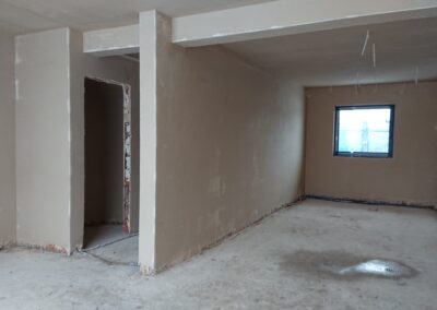 otynkowane ściany w salonie w A4 - 30.01.2026