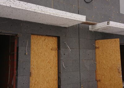 front budynku z instalacjami pod antenę do TV Sat i Internetu - 30.01.2026