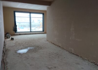 otynkowane ściany w salonie w A4 - 30.01.2026