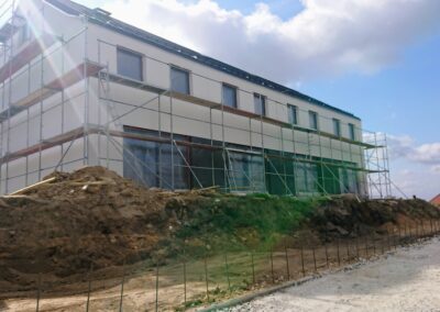 prace nad elewacją od strony ogródków - 27.03.2026